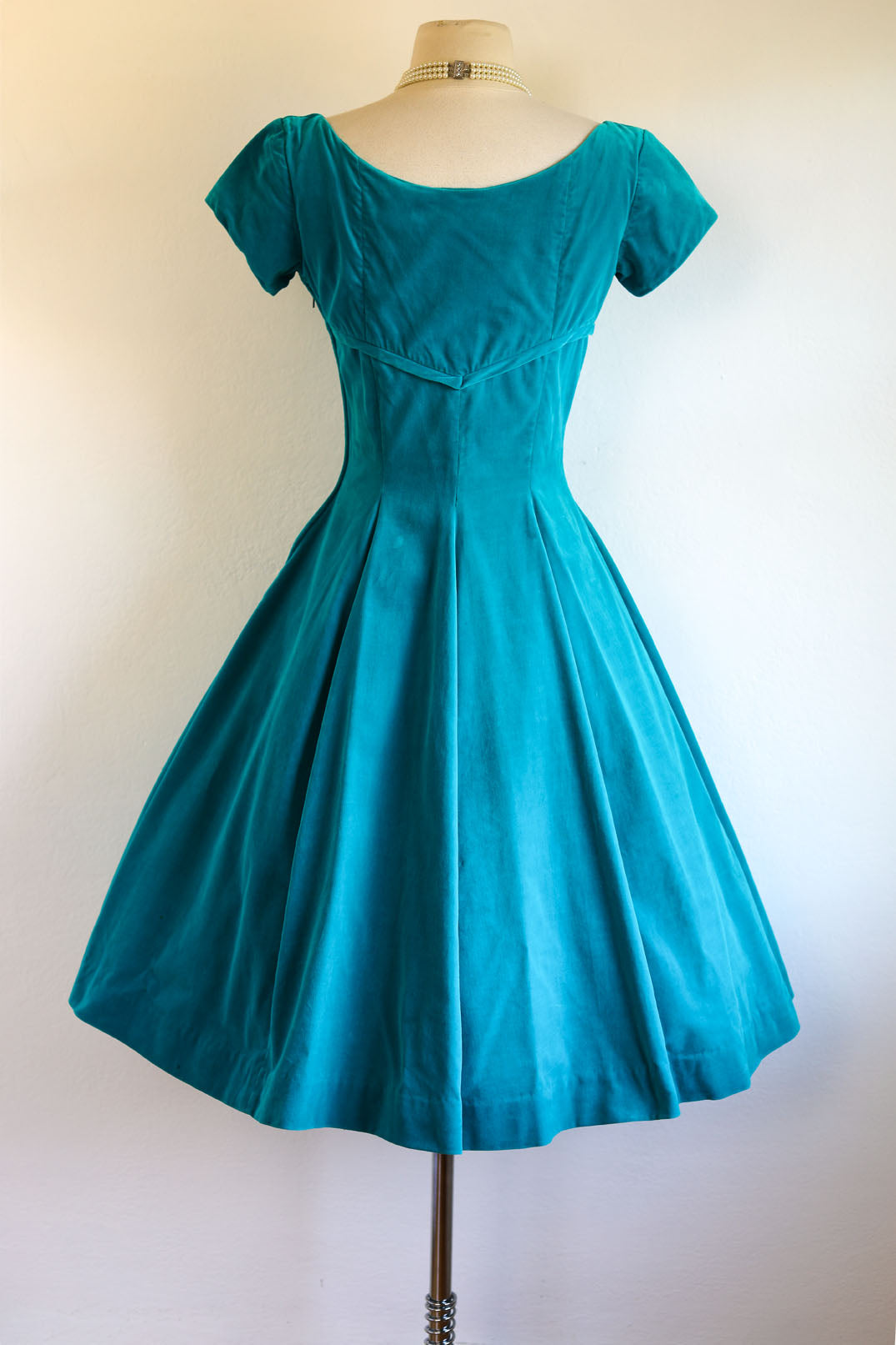 Vintage 1950s Dress - Lush Turquoise Velvet Bust Shelf Full Skirt Party Dress Size S to M