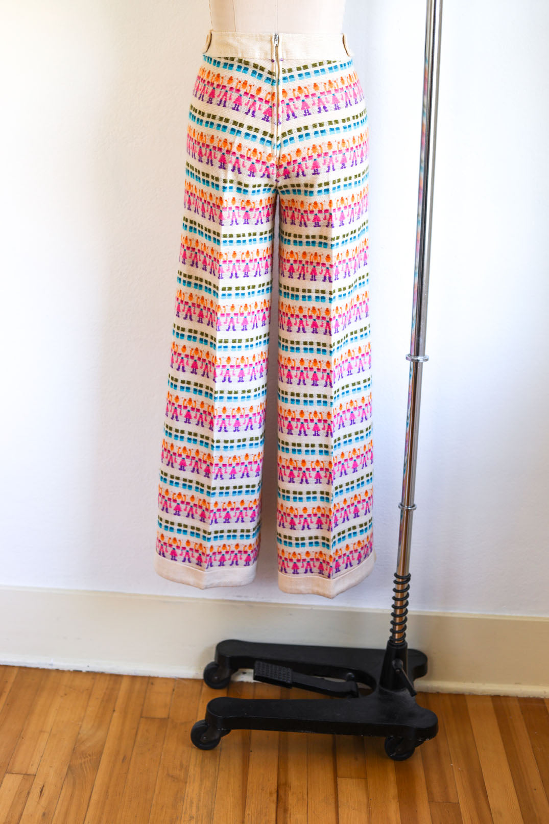 Vintage 1960s to 1970s Wide Leg Pants - "Miss Pat" Designer Linen w Rainbow Embroidery People Slacks Size M