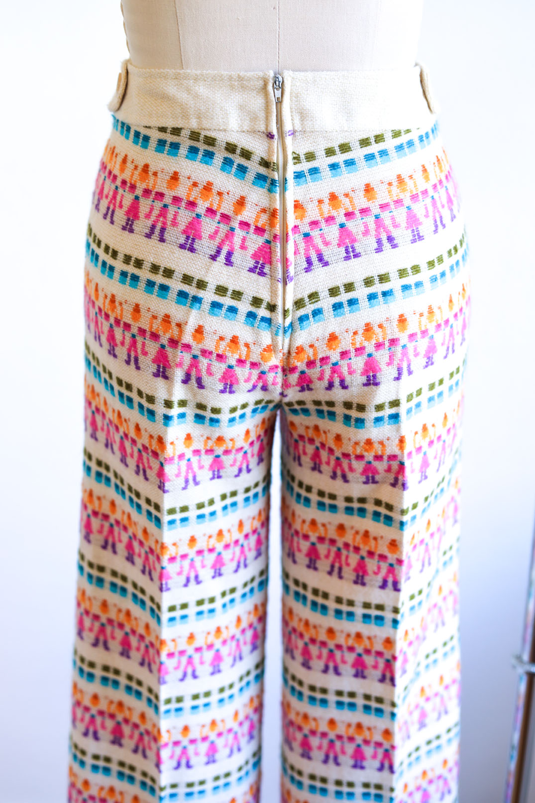 Vintage 1960s to 1970s Wide Leg Pants - "Miss Pat" Designer Linen w Rainbow Embroidery People Slacks Size M