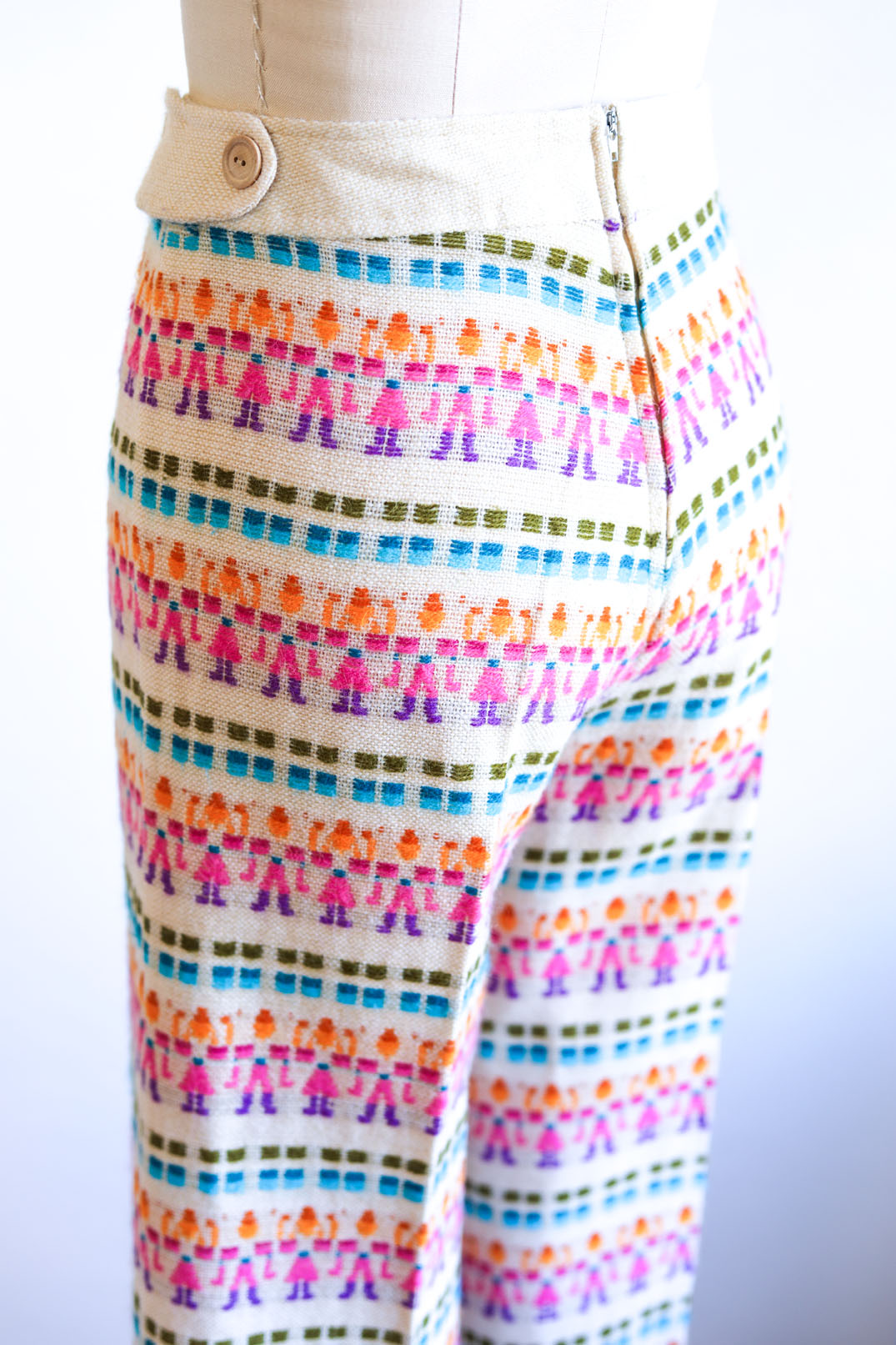 Vintage 1960s to 1970s Wide Leg Pants - "Miss Pat" Designer Linen w Rainbow Embroidery People Slacks Size M