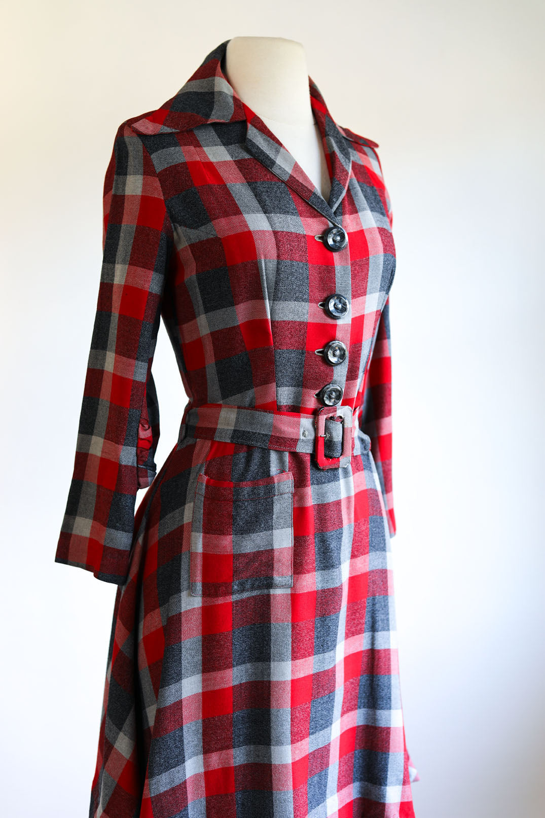 Vintage 1940s Plaid Dress - Jaunty Red Grey Wool Flannel Swing Shirtwaist w Belt Size M