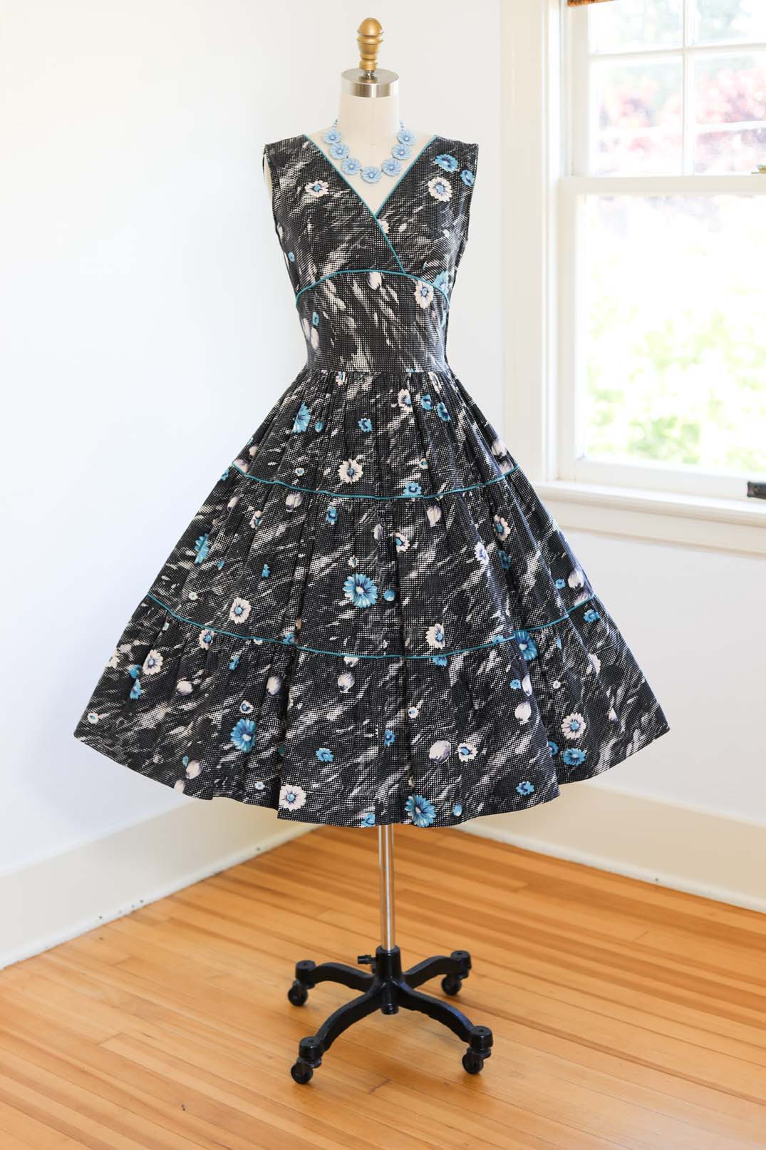 Vintage 1950s Dress - GORGEOUS Pixilated Black White Turquoise Daisy Print Cotton Shelf Bust Sundress Size S