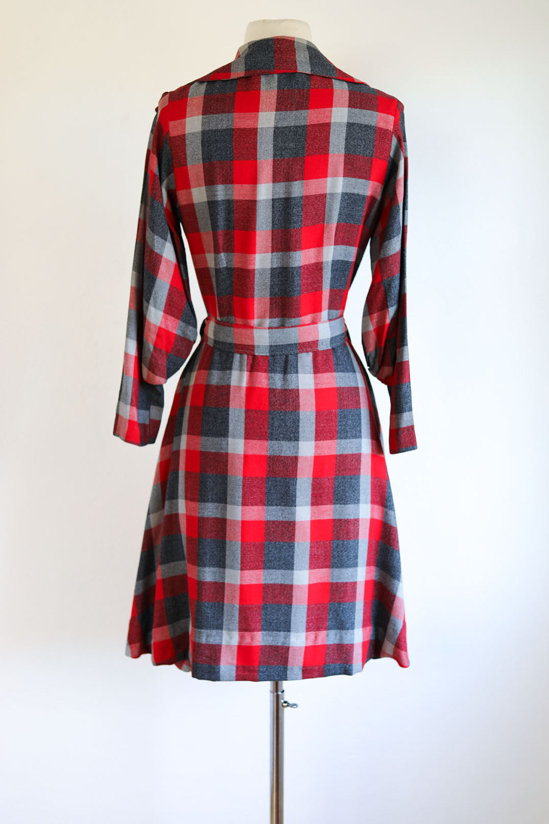 Vintage 1940s Plaid Dress - Jaunty Red Grey Wool Flannel Swing Shirtwaist w Belt Size M