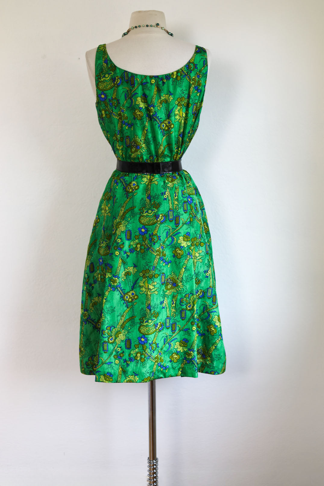 Vintage 1950s Silk Dress - Striking Grass Green w Wild Jungle Trees Cocktail Party Dress Size L
