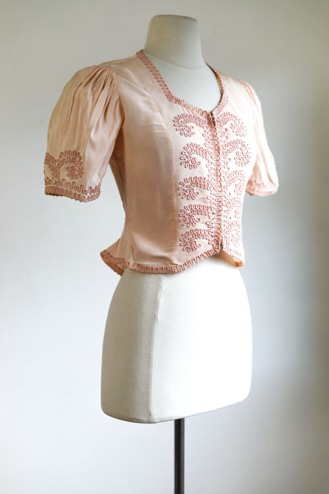 Vintage 1930s Metal Zipper Jacket Blouse - Lingerie Pink Soutache Puff Sleeve Zip-up Top Size XS to Small