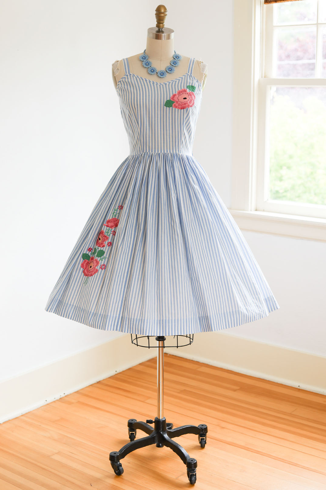 Vintage 1950s Dress - Darling Blue Hickory Striped Cotton w Pink Hand-Embroidered Floral Appliqués Sundress Size S