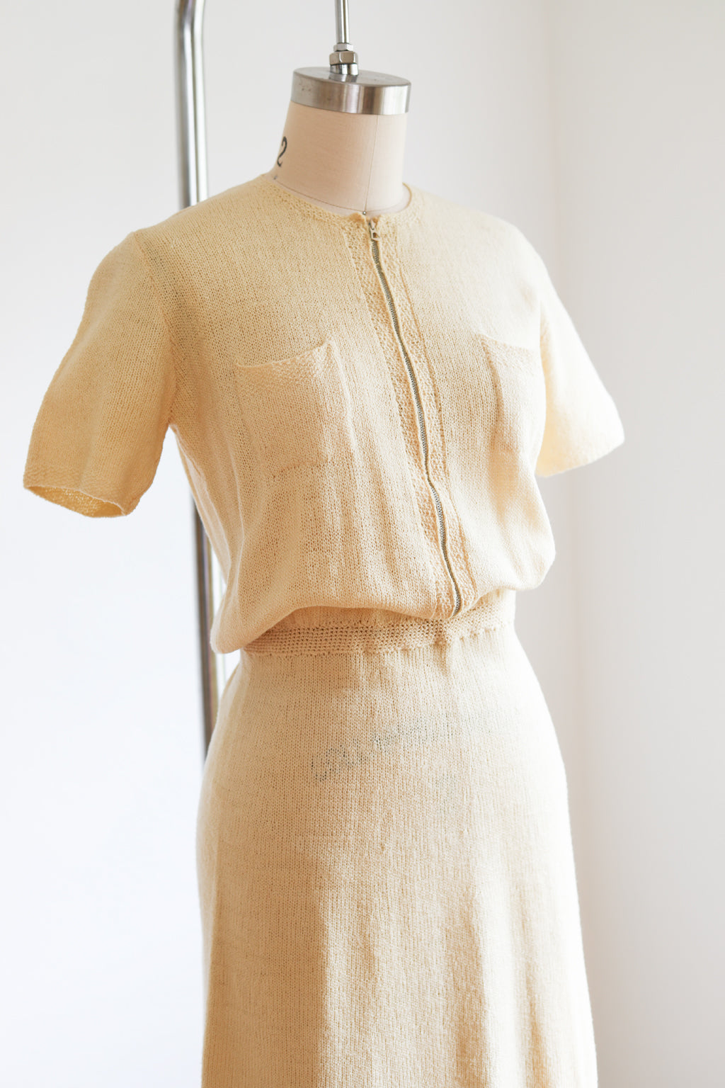 Vintage 1930s Knit Dress - Super Sweetie-Pie Hand-Made Knitwear Dress w Bell Pull Front Metal Zipper Size XS to M