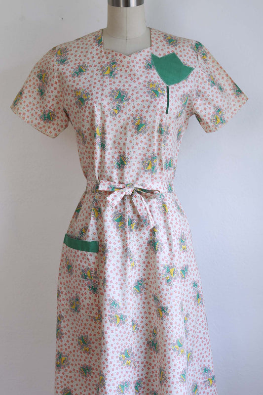Vintage 1930s House/Chore Dress - Precious Tulip Appliqué Novelty Print Cotton Frock w Girls in Dresses Size S to M