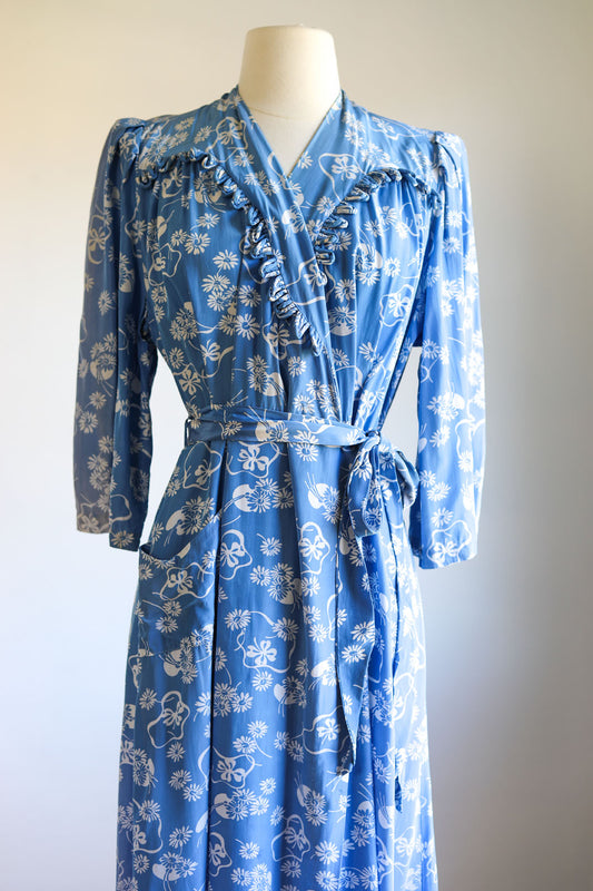 Vintage 1940s Dressing Gown - Cold Rayon Delphite Blue Novelty Print Lingerie Wrap Hostess House Coat Size M to XL