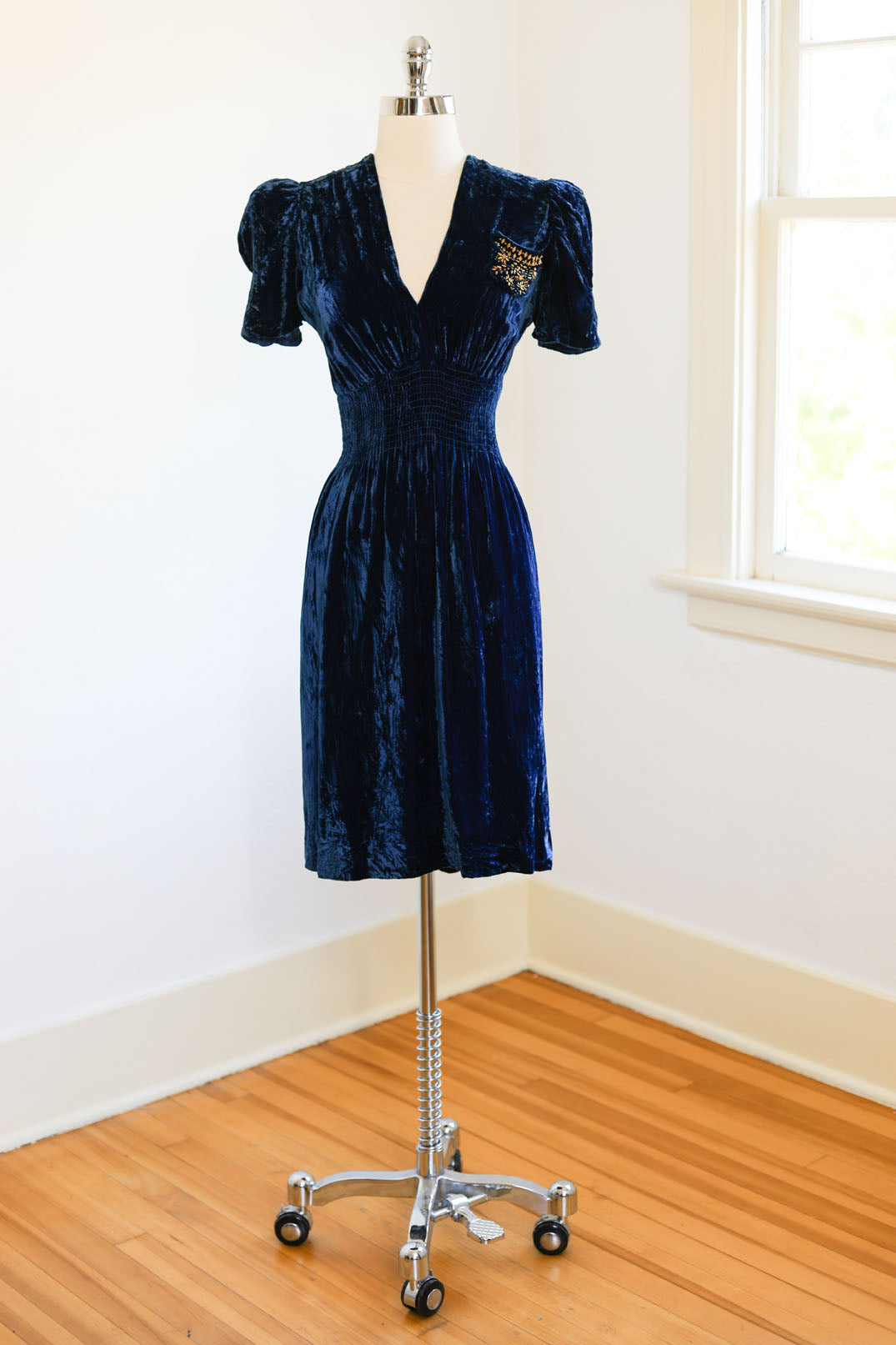 Vintage 1930s Dress - SUBLIME Cobalt Blue Velvet Puff Sleeve Dress w Gold Metal Stud Pocket Size M to L