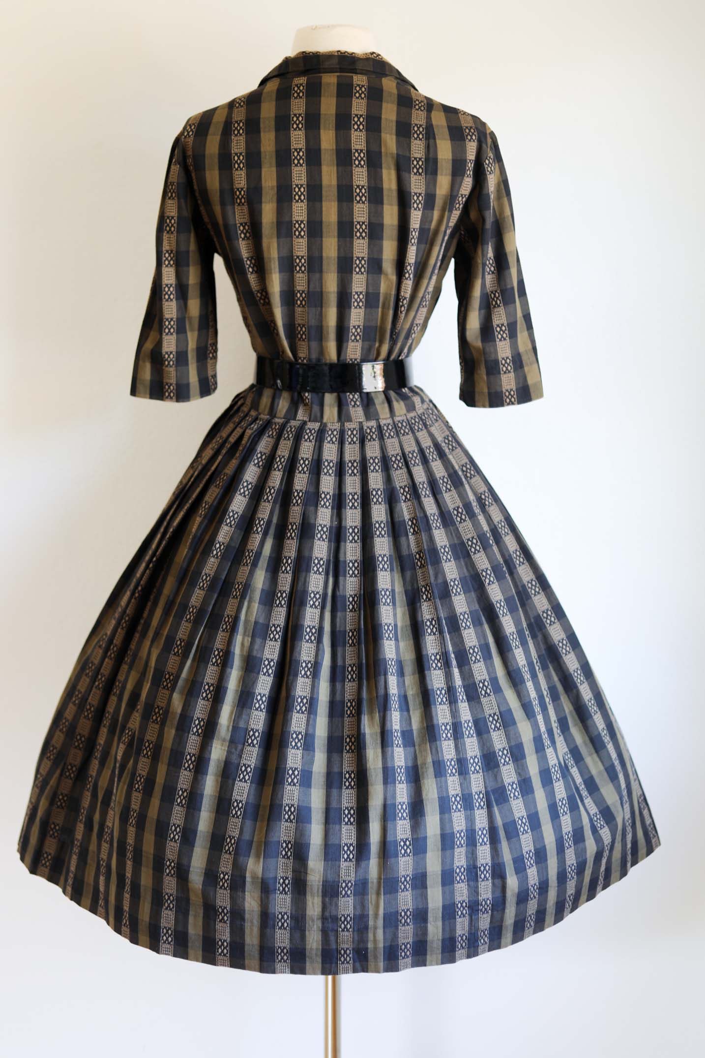 Vintage 1950s to 1960s Dress - Wonderful Woven Cotton Olive Black Plaid Shirtwaist Size M