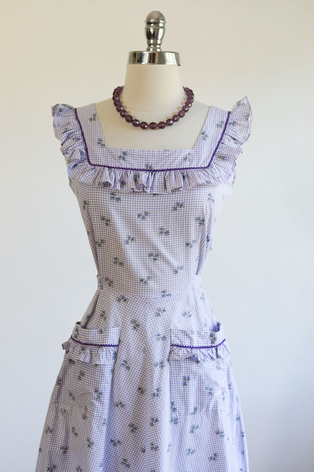 Vintage 1940s Dress - DARLING Violet Rose Print Gingham Plaid Cotton Pinafore Jumper Sundress Size S - M