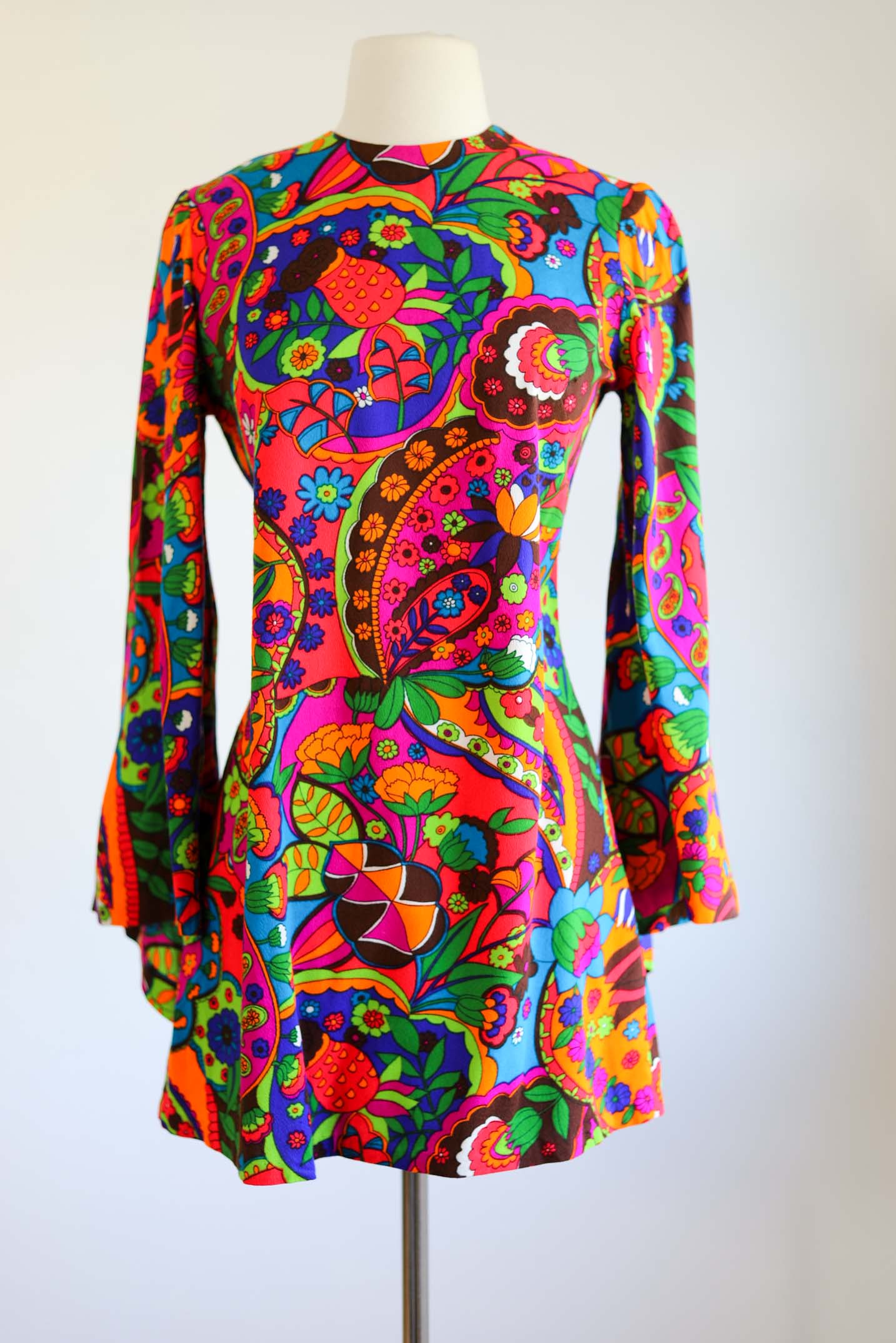 Vintage 1960s Mini Dress - Vibrant Psychedelic Acid Neon Barkcloth Mod Dolly w Angel Bell Sleeves Size S