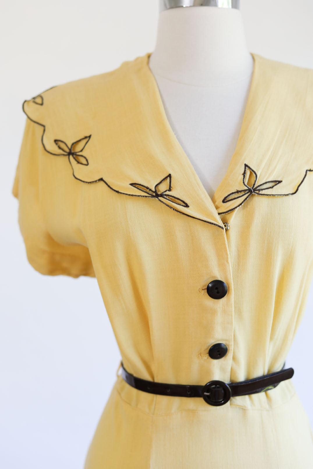 Vintage 1940s Dress - FLOWY + PRETTY Honey + Coffee Butcher Linen Shirtwaist Babe Size L - XL