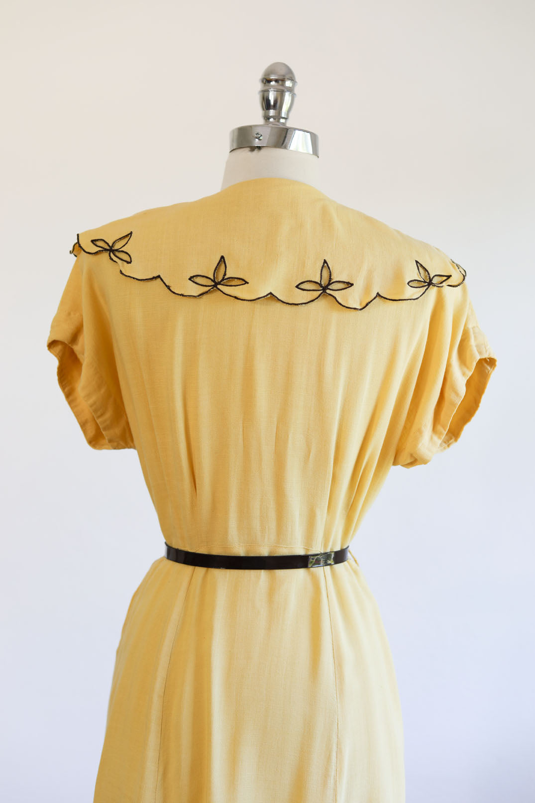 Vintage 1940s Dress - FLOWY + PRETTY Honey + Coffee Butcher Linen Shirtwaist Babe Size L - XL