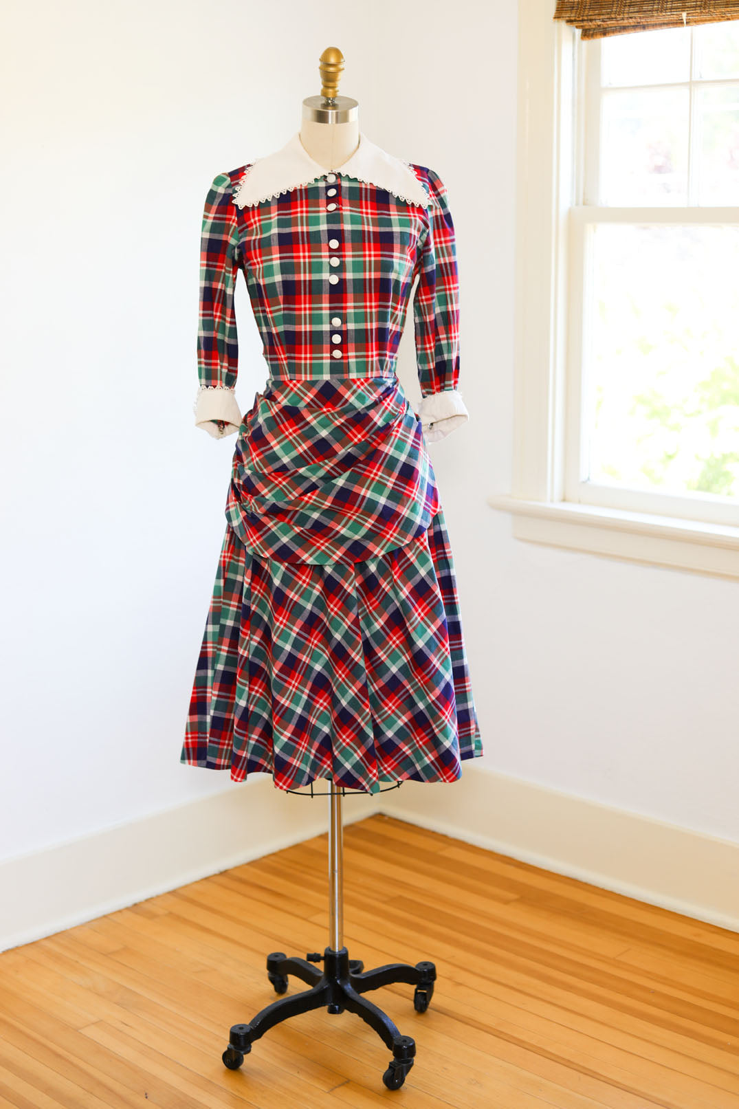 Vintage 1930s Dress - DARLING Red Blue Green Plaid Beauty w Dagger Collar + Optional Bustle Butt Size XS - S