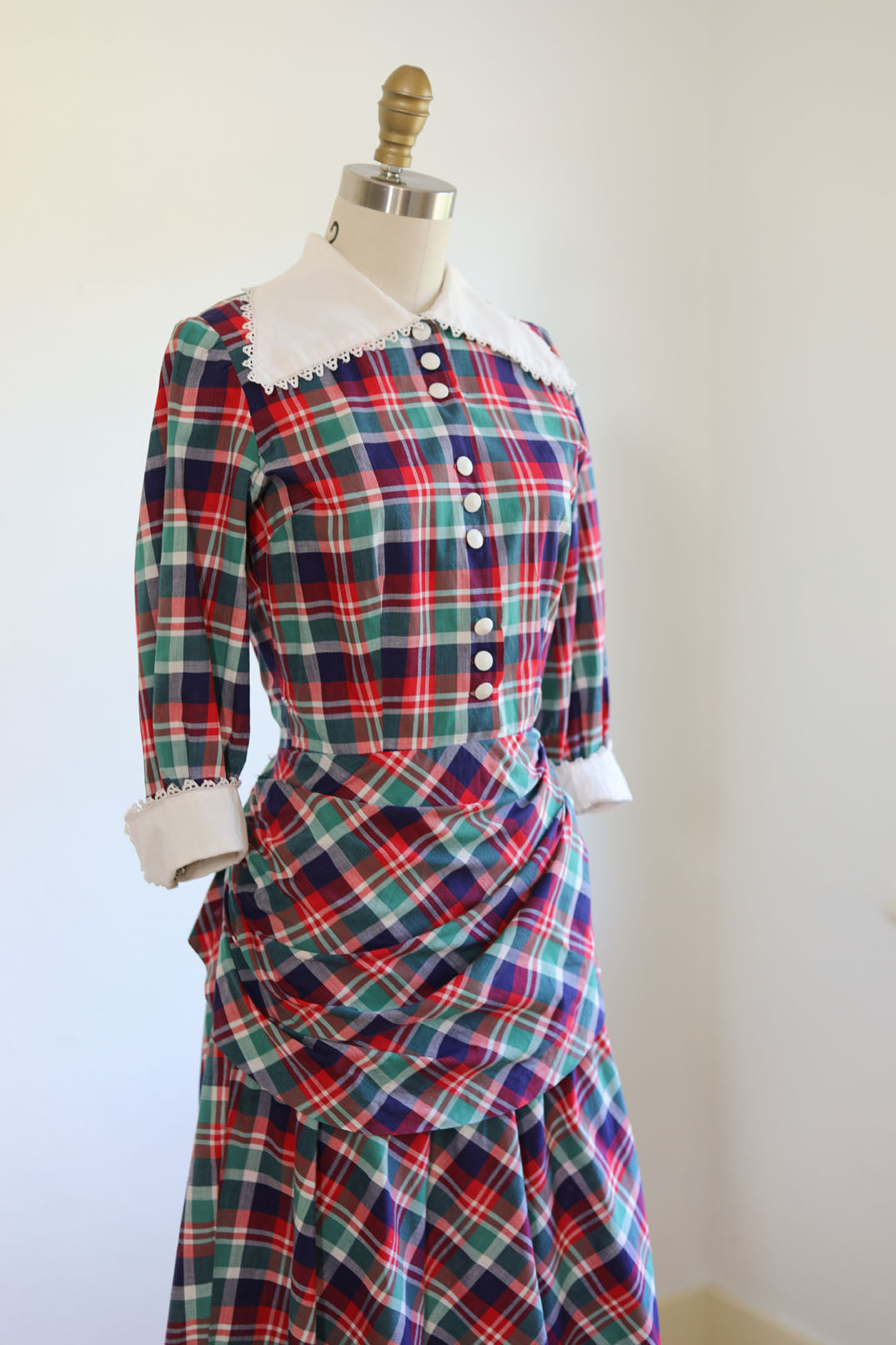 Vintage 1930s Dress - DARLING Red Blue Green Plaid Beauty w Dagger Collar + Optional Bustle Butt Size XS - S