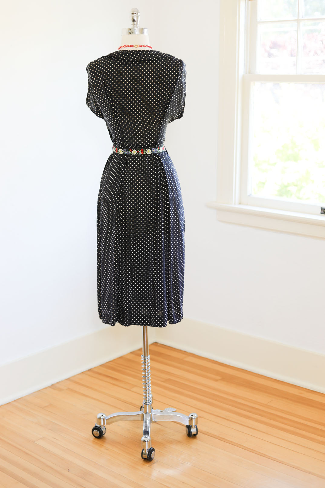 Vintage 1940s Dress - VOLUP + SLINKY Cold Rayon Polka Dot Beauty w Ruched Shoulders Size L