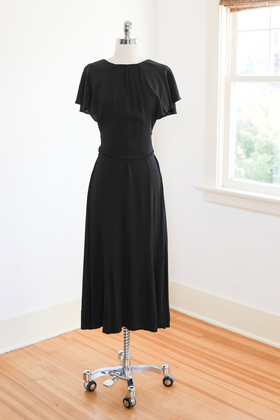 Vintage 1930s Dress - SUMMER GOTH Femme Fatale Rayon Crepe Wrap Dress w Deep Rear Cut Size S - L