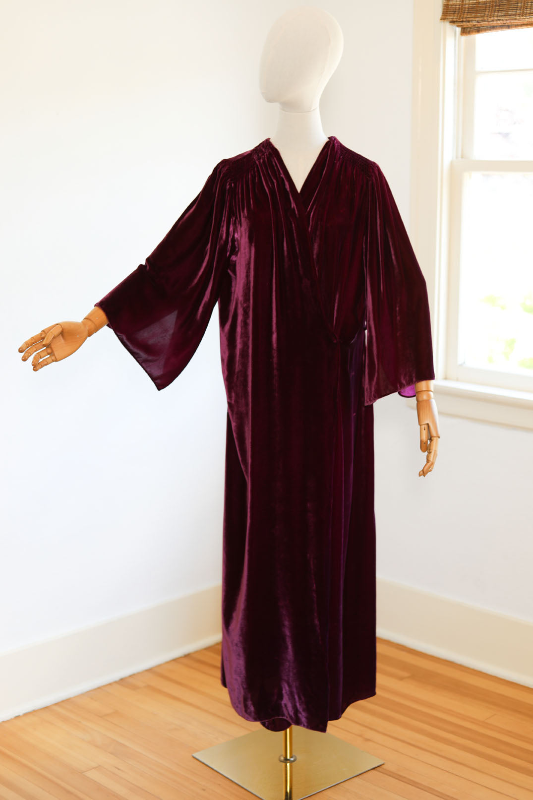 Vintage 1930s Duster or Wrap Dress - STUNNING Violet Purple Silk Velvet Robe Lounging Gown Fits Size XS to XL