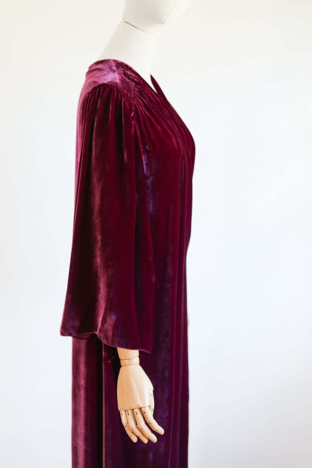 Vintage 1930s Duster or Wrap Dress - STUNNING Violet Purple Silk Velvet Robe Lounging Gown Fits Size XS to XL