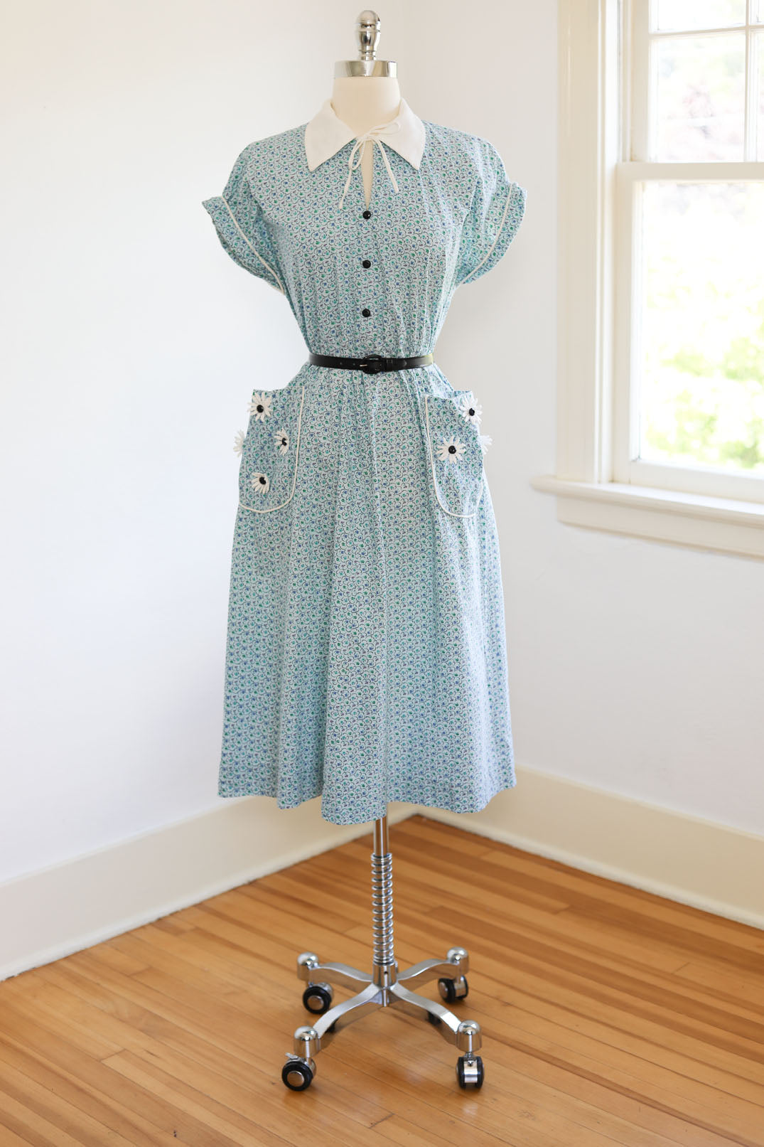 Vintage 1930s - 1940s Cotton Dress - SUPER CUTE! VOLUP Pale Blue Lavender Black Green Floral w Tie Neck & Appliqué Pockets Size L - XL