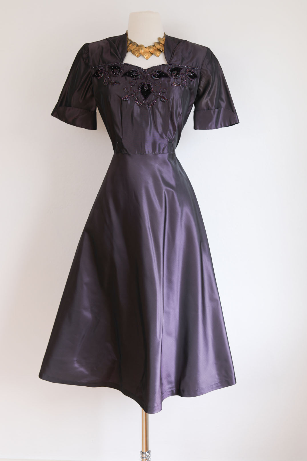 Vintage 1940s Dress - Exceptional Deep Violet Silk Taffeta + Velvet Cocktail Party Dress w Beaded Leaves Size M to L