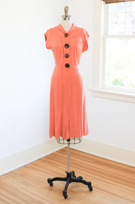 Vintage 1930s Dress - DREAMY PEACH Fluttery Rayon w Bold Wooden + Copper Flower Buttons Size M