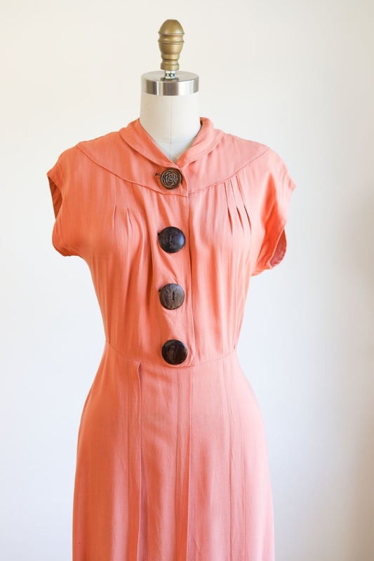 Vintage 1930s Dress - DREAMY PEACH Fluttery Rayon w Bold Wooden + Copper Flower Buttons Size M