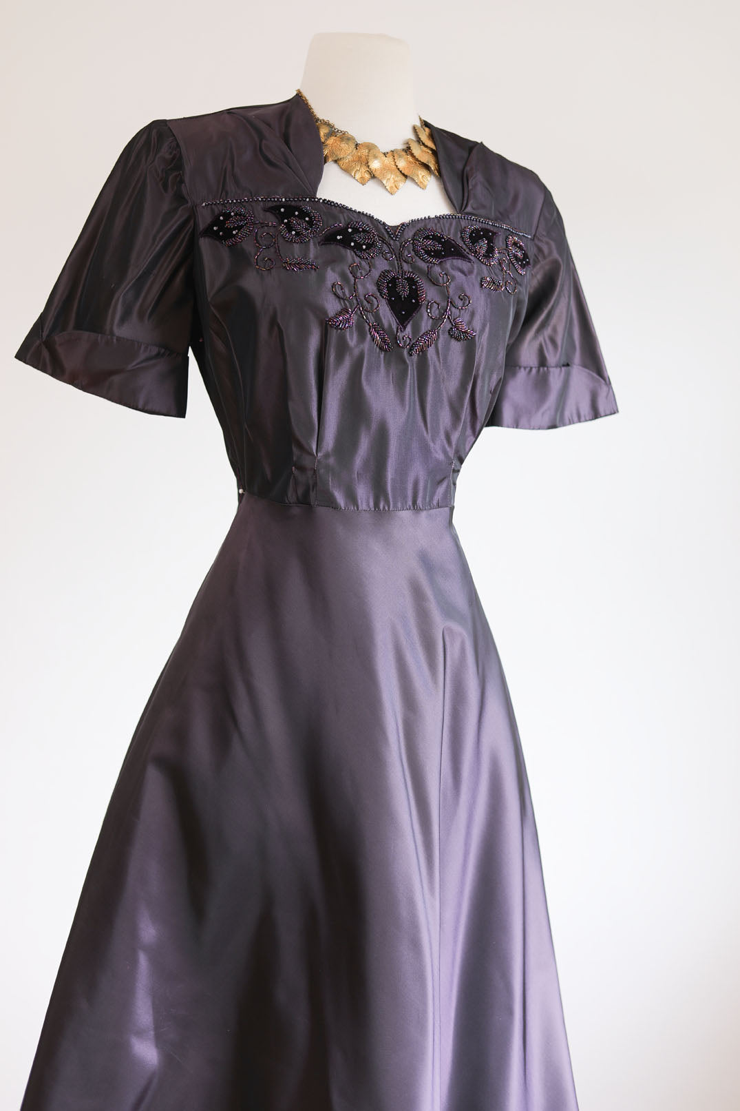 Vintage 1940s Dress - Exceptional Deep Violet Silk Taffeta + Velvet Cocktail Party Dress w Beaded Leaves Size M to L