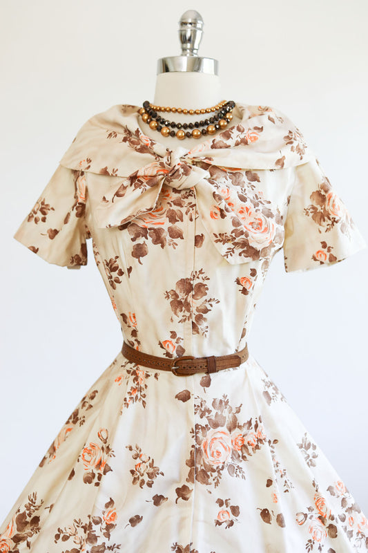 Vintage 1950s Dress - STUNNING Cream + Fawn and Peach Rose Print Cotton Beauty w Front Metal Zipper Size M