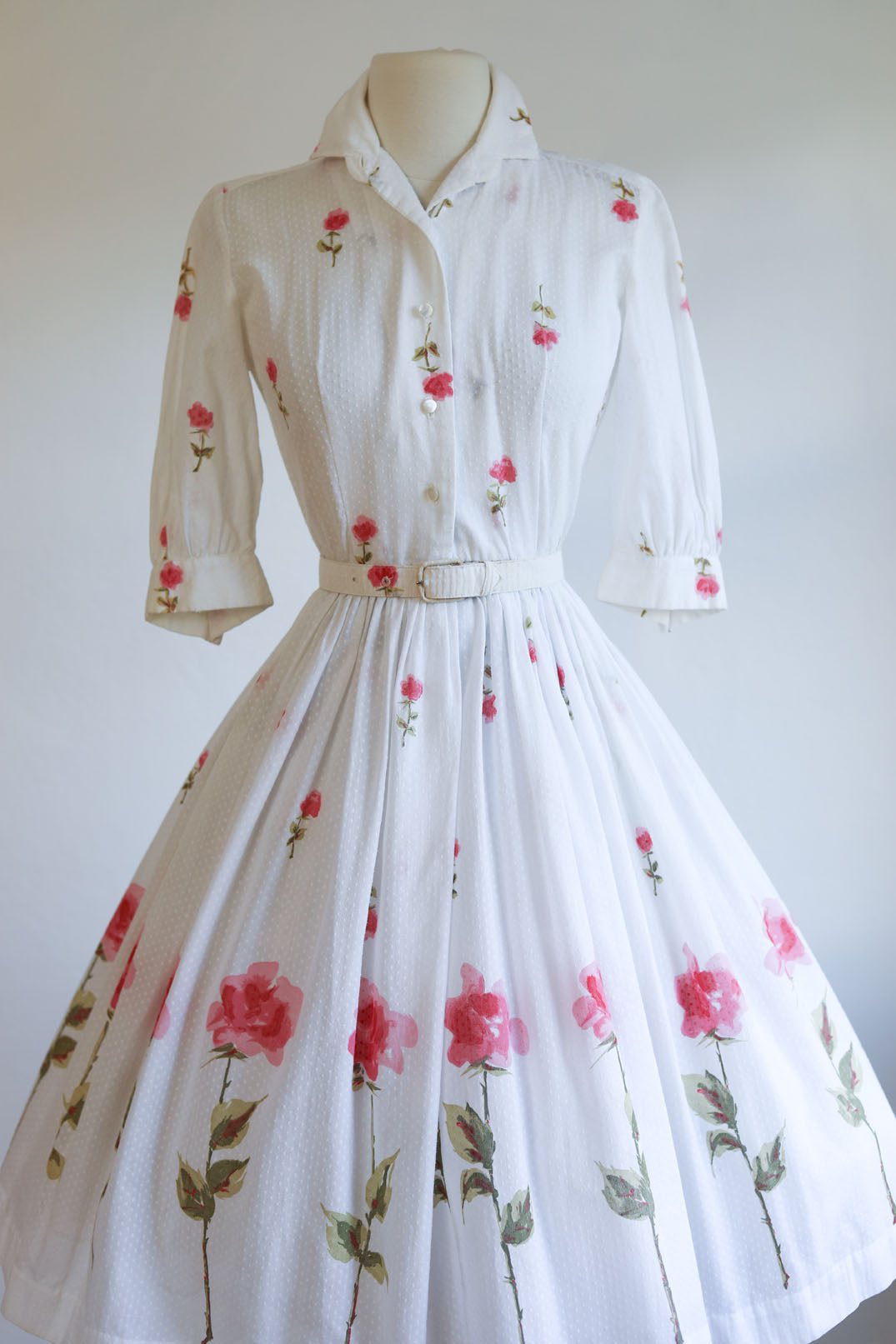 Vintage 1950s Shirtwaist - Darling Dotted Swiss Cotton Serbin Dress w Long-Stemmed Rose Print Size XS