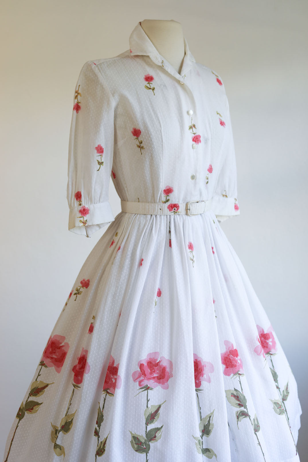 Vintage 1950s Shirtwaist - Darling Dotted Swiss Cotton Serbin Dress w Long-Stemmed Rose Print Size XS