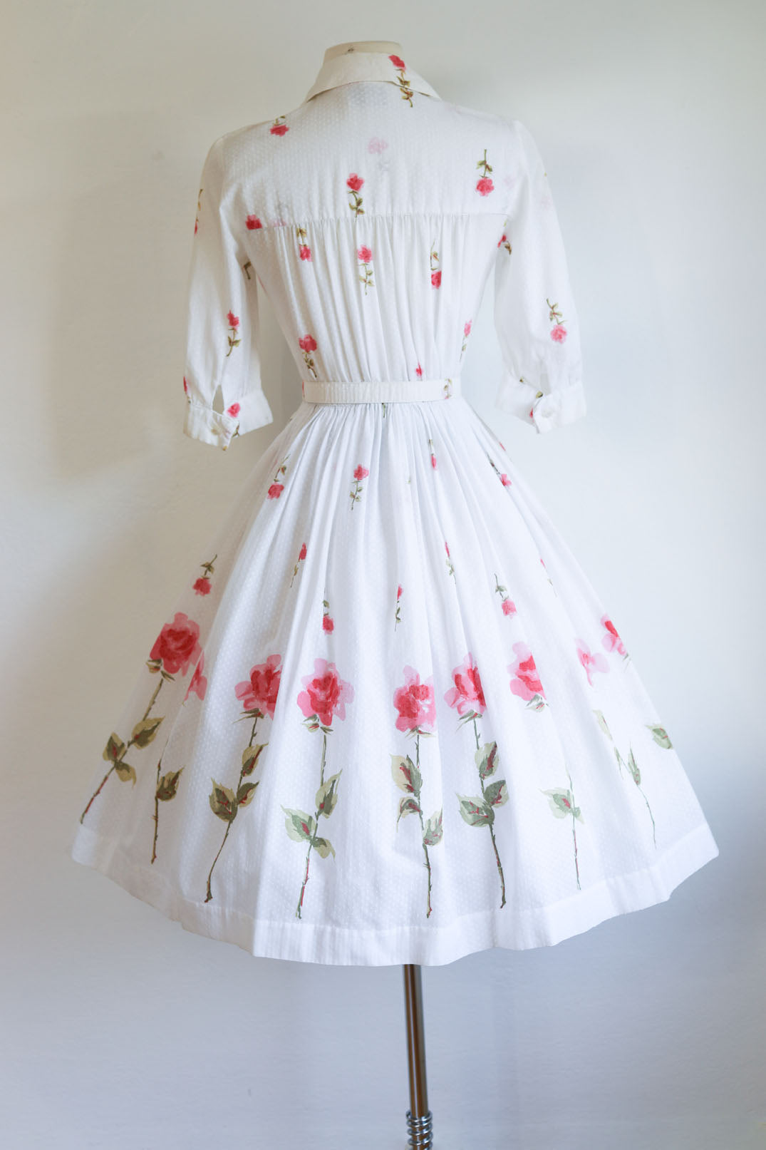 Vintage 1950s Shirtwaist - Darling Dotted Swiss Cotton Serbin Dress w Long-Stemmed Rose Print Size XS