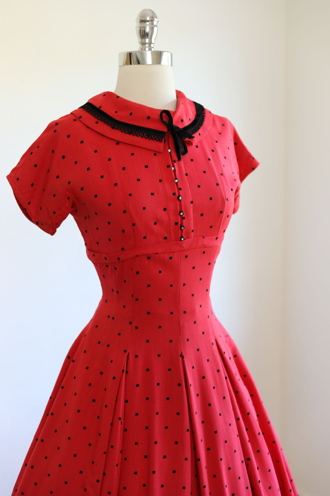 Vintage 1950s Dress - VIVACIOUS Cherry Red Black Bust Shelf Party Dress w Velvet Size S - M