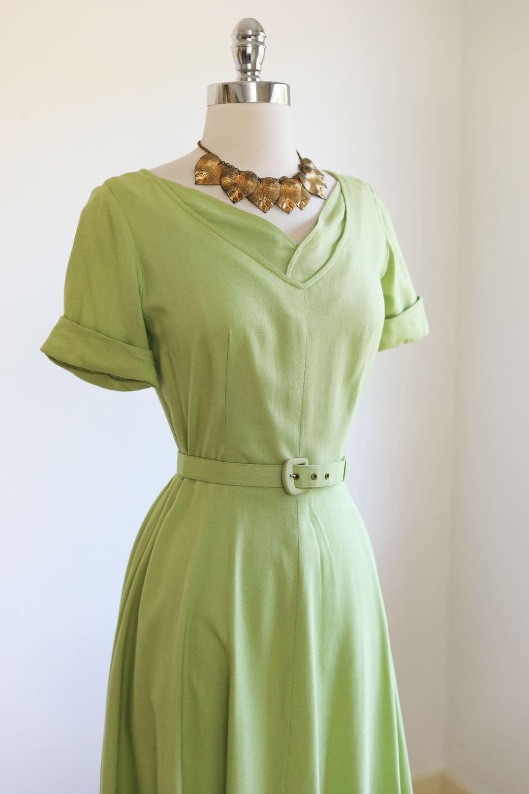 Vintage 1940s to 1950s Dress - INCREDIBLE Chartreuse Green Butcher Linen w Layered Neckline Size M