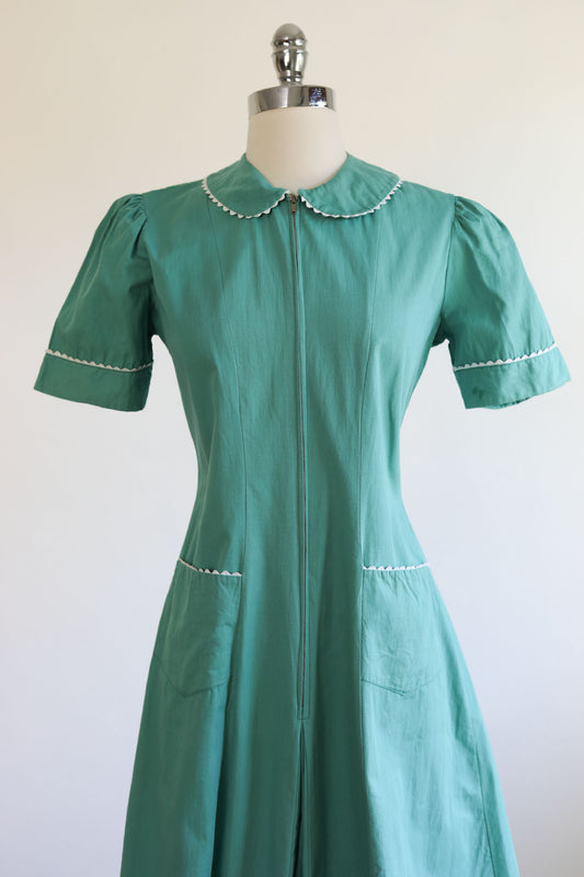 Vintage 1940s Cotton Work Dress - JADEITE GREEN Metal Zipper Front Cotton w Pockets Size M - L