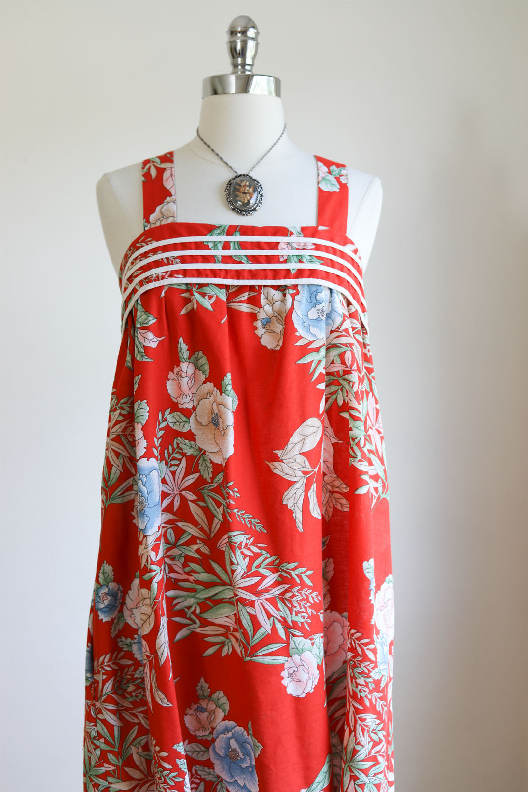 Vintage 1970s Dress - COMFY + STYLISH Tomato Red Soft Blues Border Print Floral Cotton Blend Kaftan Sundress Size XS to L