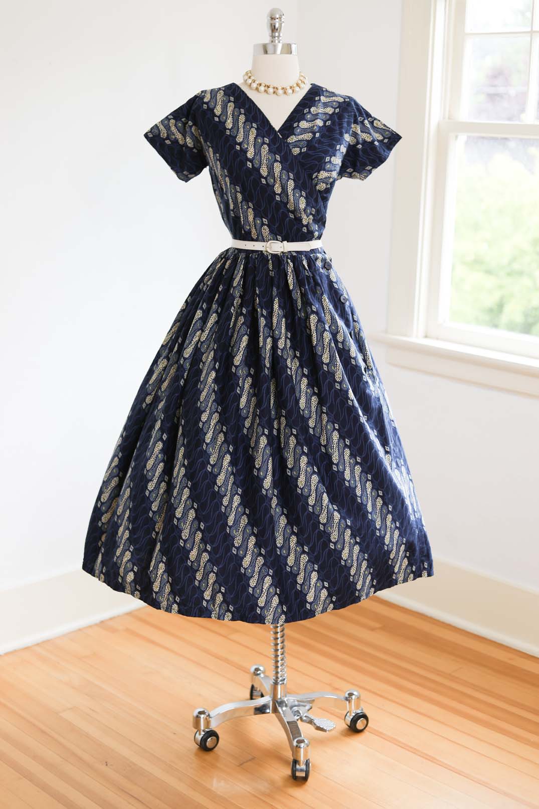 Vintage 1950s Dress - STRIKING Blue Ecru Chartreuse Green Bias Print Cotton Nelly Don Dress Size L