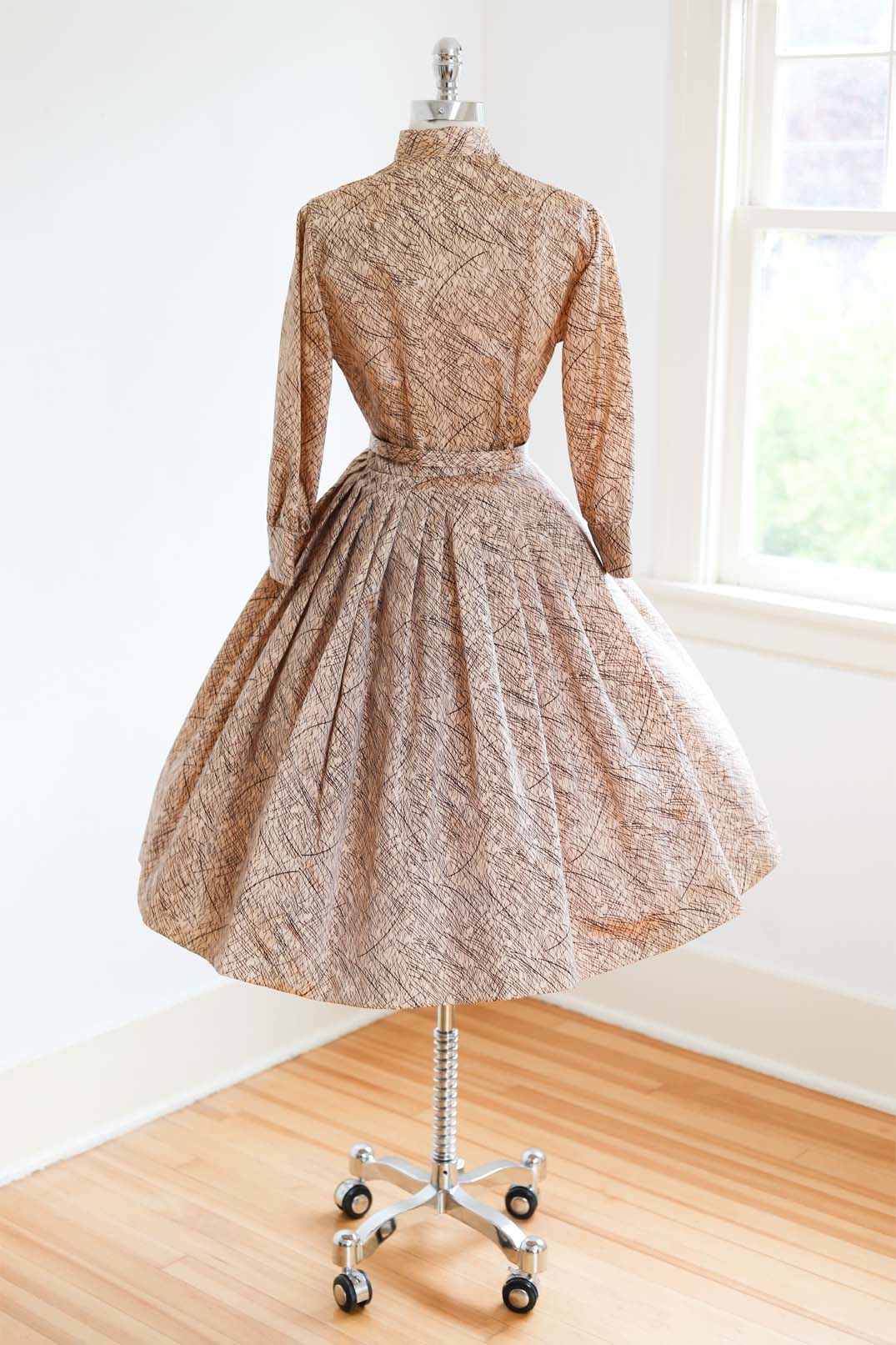 Vintage 1950s Dress - SPECTACULAR Rosy Cream + Chocolate Belted Silk Shirtwaist w Sketchy Print Size S