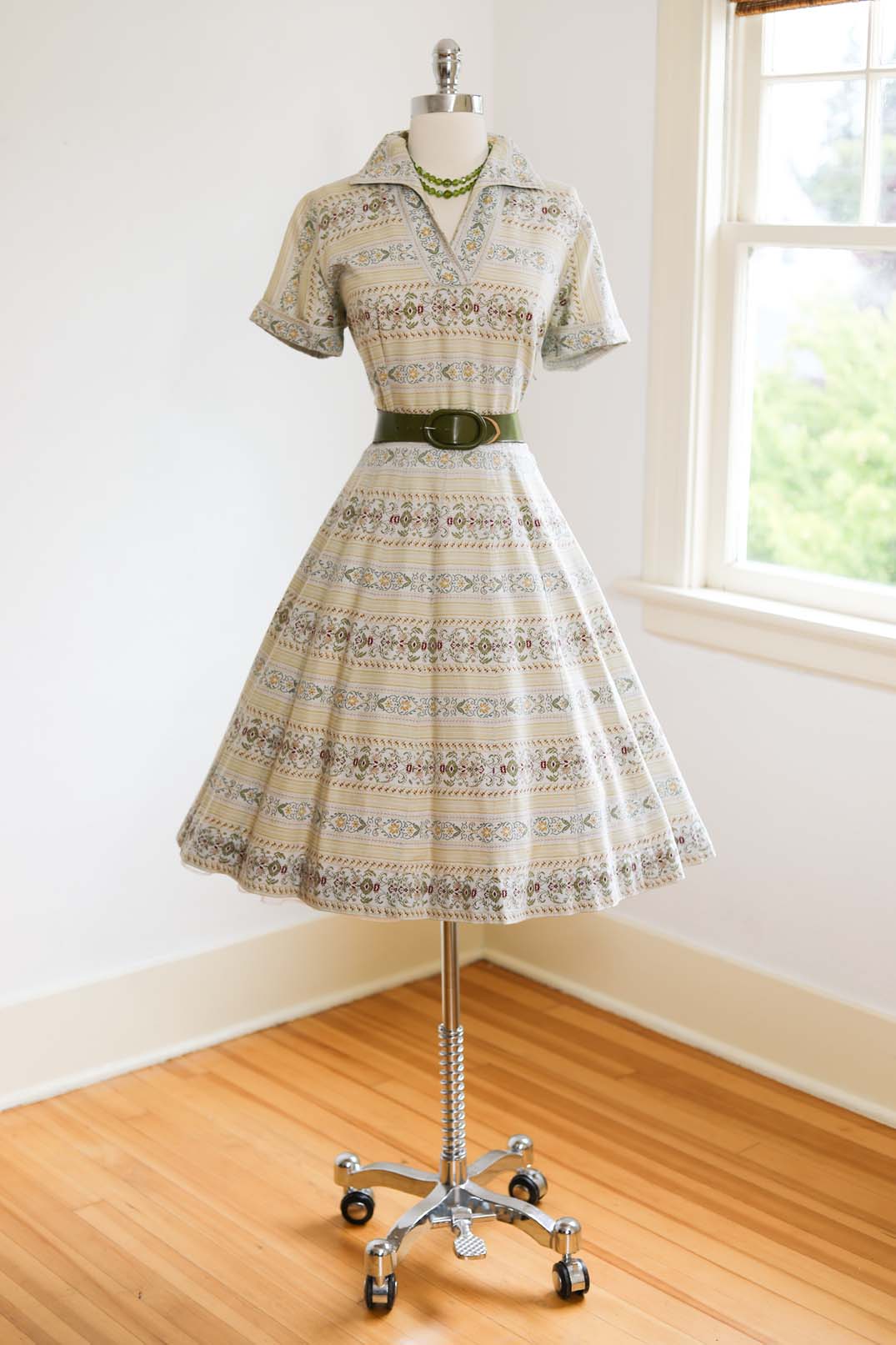 Vintage 1950s Dress - DREAMY-SOFT Oyster Wine Mustard Olive Floral + Heart Print Cotton Dress Size L