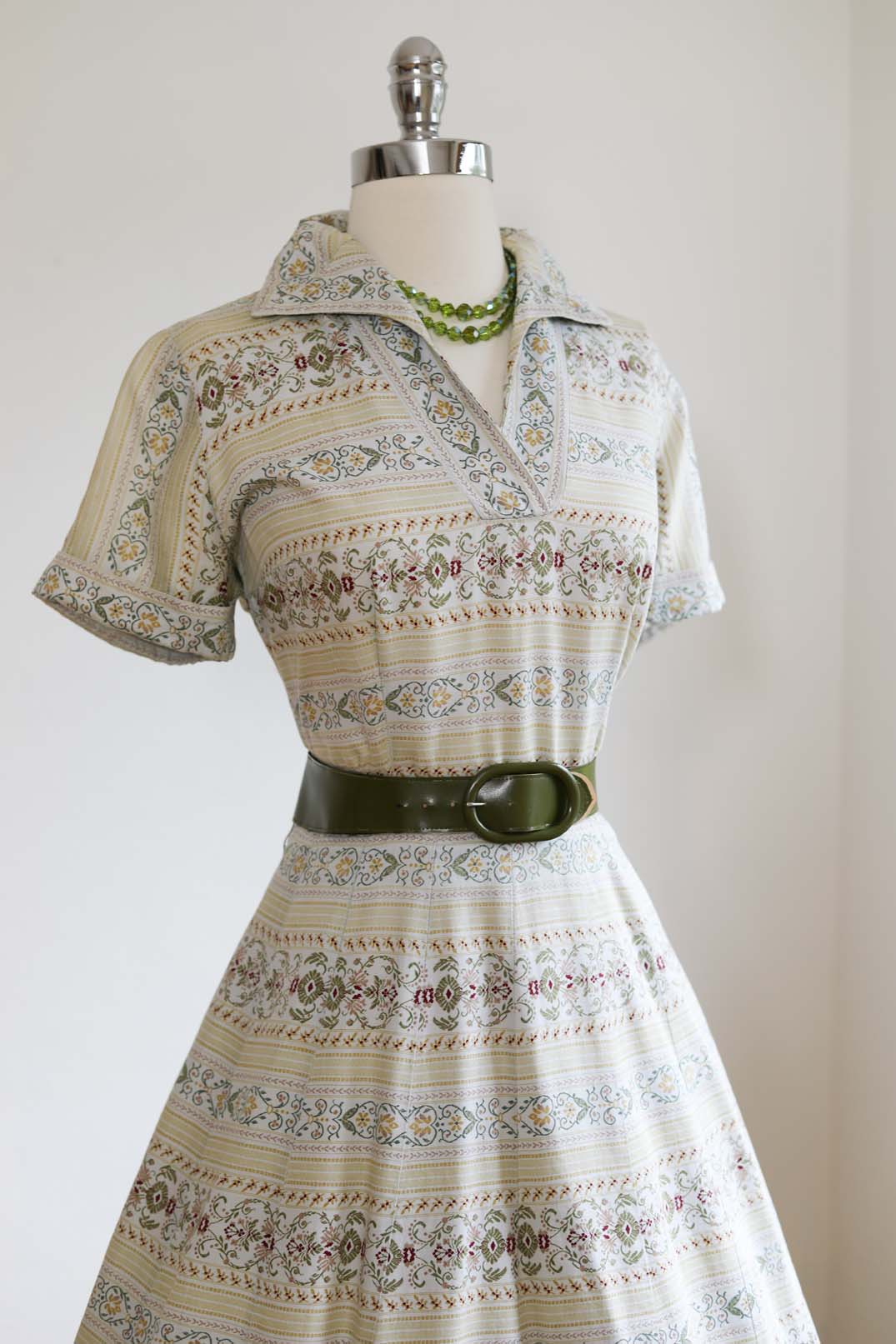 Vintage 1950s Dress - DREAMY-SOFT Oyster Wine Mustard Olive Floral + Heart Print Cotton Dress Size L