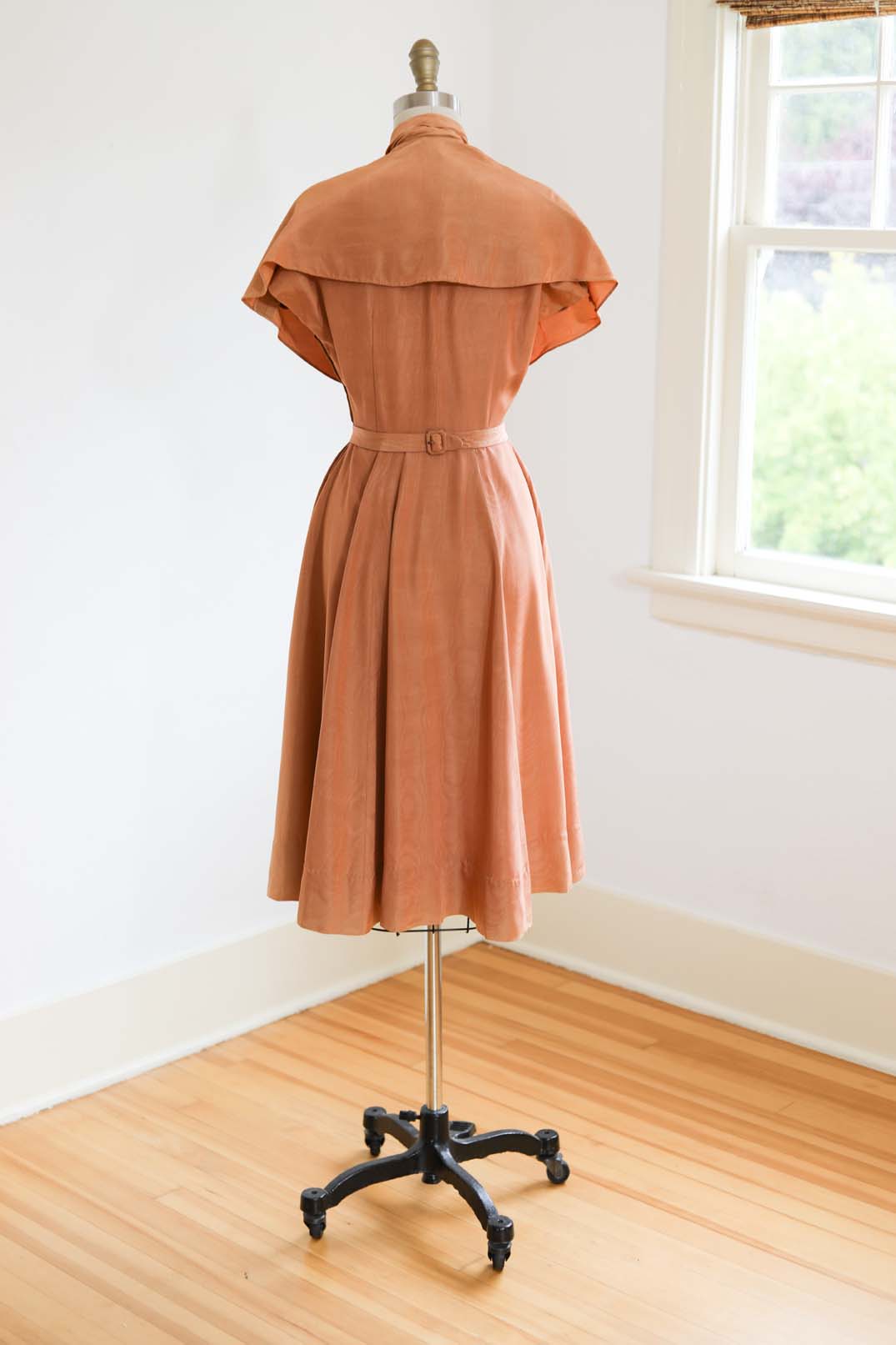 Vintage 1940s Dress - INCREDIBLE Rosy-Copper Burlwood Pattern Moire Swing Frock w Belt-Back Overdress Size XS