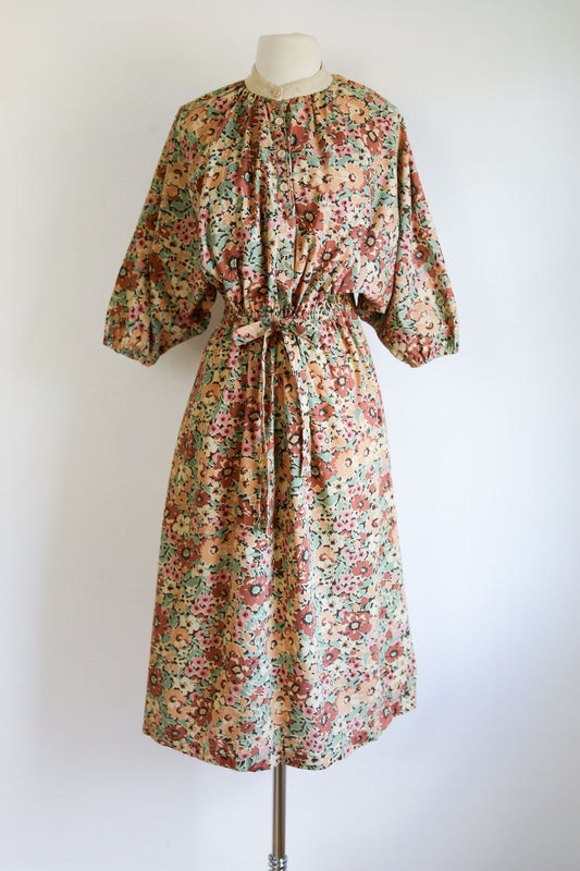 Vintage 1970s Dress - Darling Deco Floral Print Feed Sack Cotton Batwing Dress Size S to XL