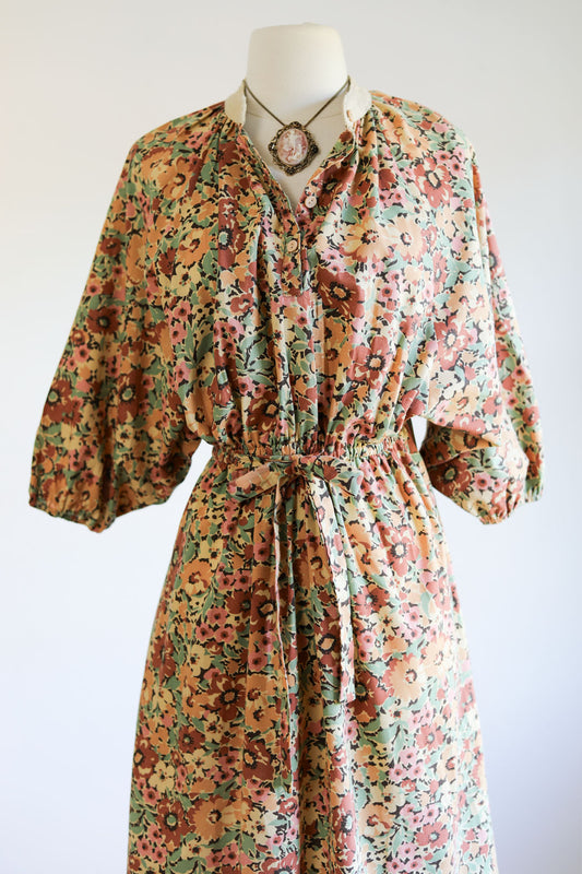 Vintage 1970s Dress - Darling Deco Floral Print Feed Sack Cotton Batwing Dress Size S to XL