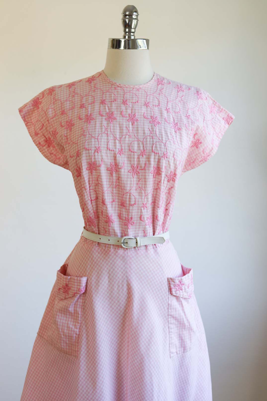 Vintage 1950s Dress - DARLING Pink Gingham Embroidered Cotton w Pockets Size L