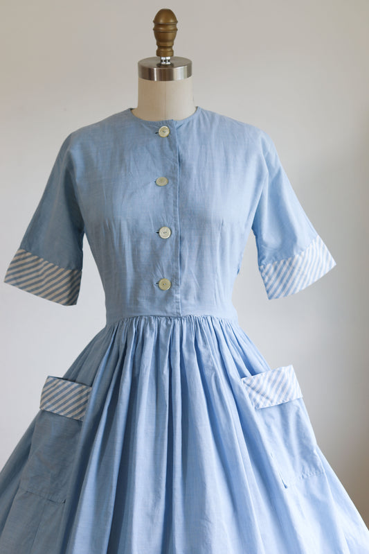 Vintage 1950s Dress - JAUNTY Blue White Chambray Oxford Cotton w CUTE Pockets Size XS - S