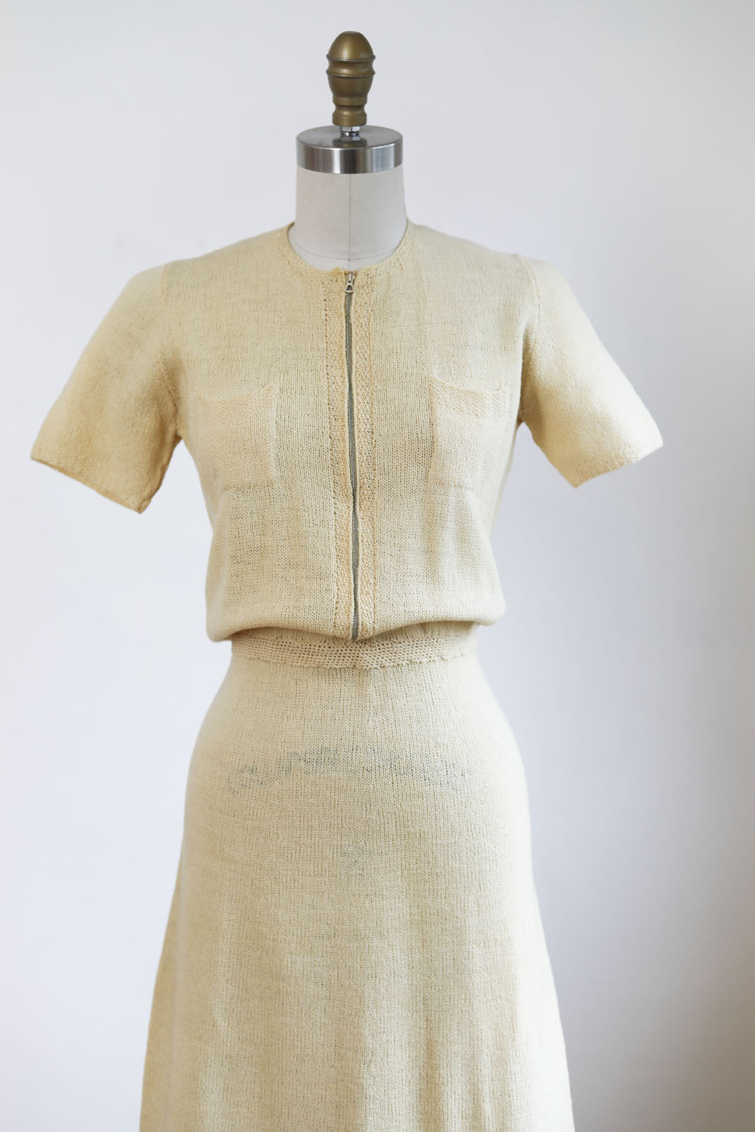 Vintage 1930s Knit Dress - Buttercream Hand-Made Knitwear Dress w Bell Pull Front Metal Zipper Size S to M