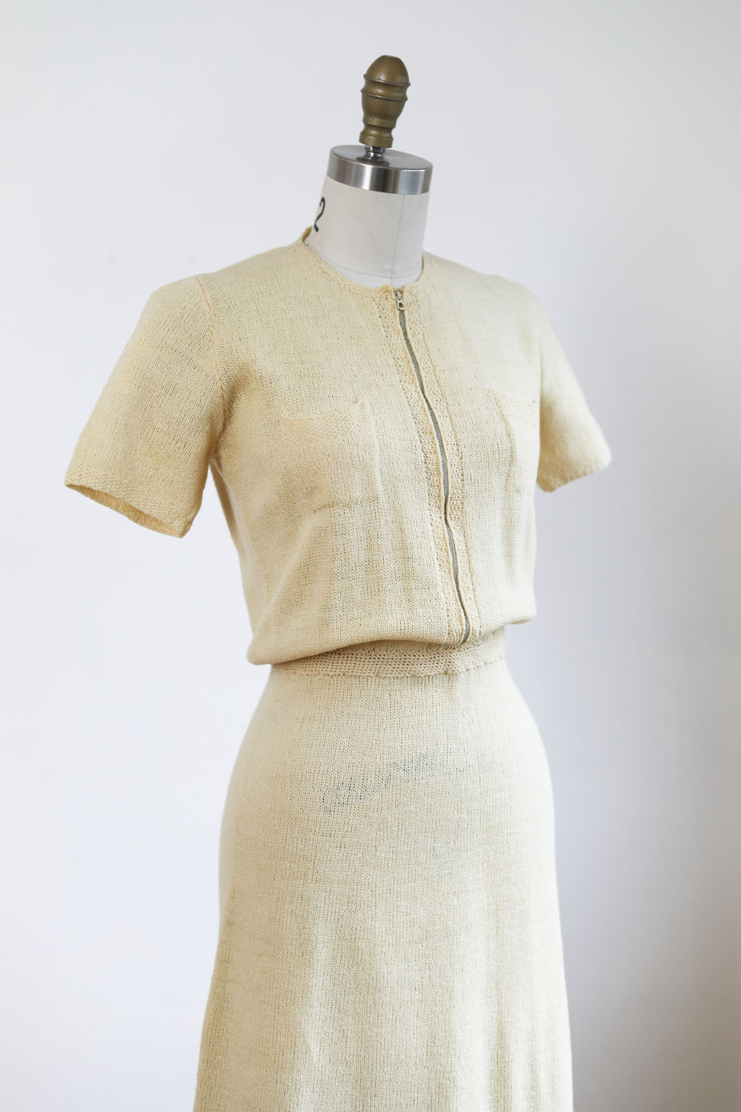Vintage 1930s Knit Dress - Buttercream Hand-Made Knitwear Dress w Bell Pull Front Metal Zipper Size S to M