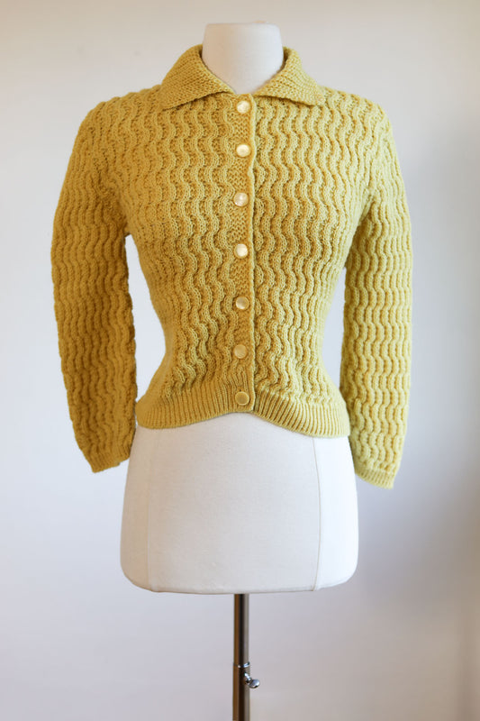 Vintage 1940s to 1950s Hand-Knit Wool Sweater - Adorable Cropped Butter Yellow Lucite Button Knitwear Cardigan Size S to M